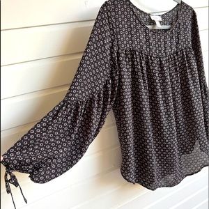 LOFT black and gray geometric pattern peasant style shirt